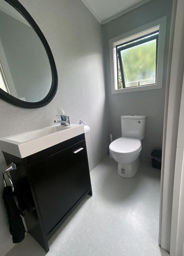 Lake Hawea Cabin With Mountain Views- Outdoor Bath! Ngoại thất bức ảnh