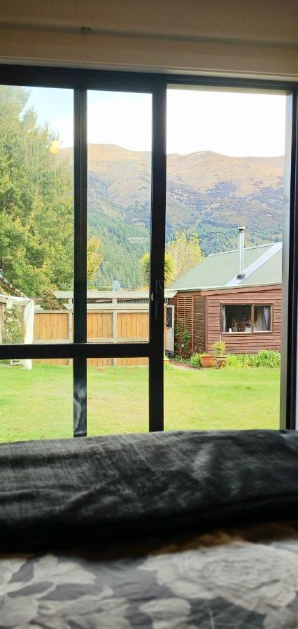 Lake Hawea Cabin With Mountain Views- Outdoor Bath! Ngoại thất bức ảnh